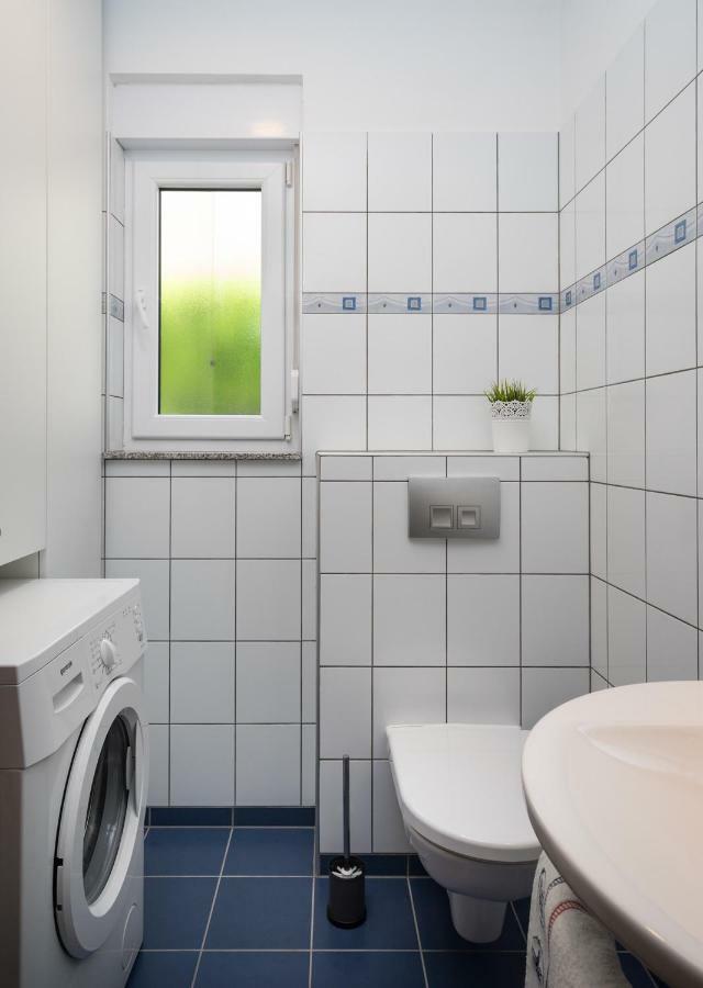 Apartments Biba Malinska Extérieur photo